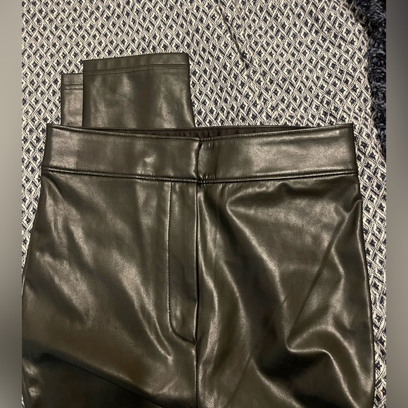 Faux Leather Legging Babaton - Picture 2 of 7